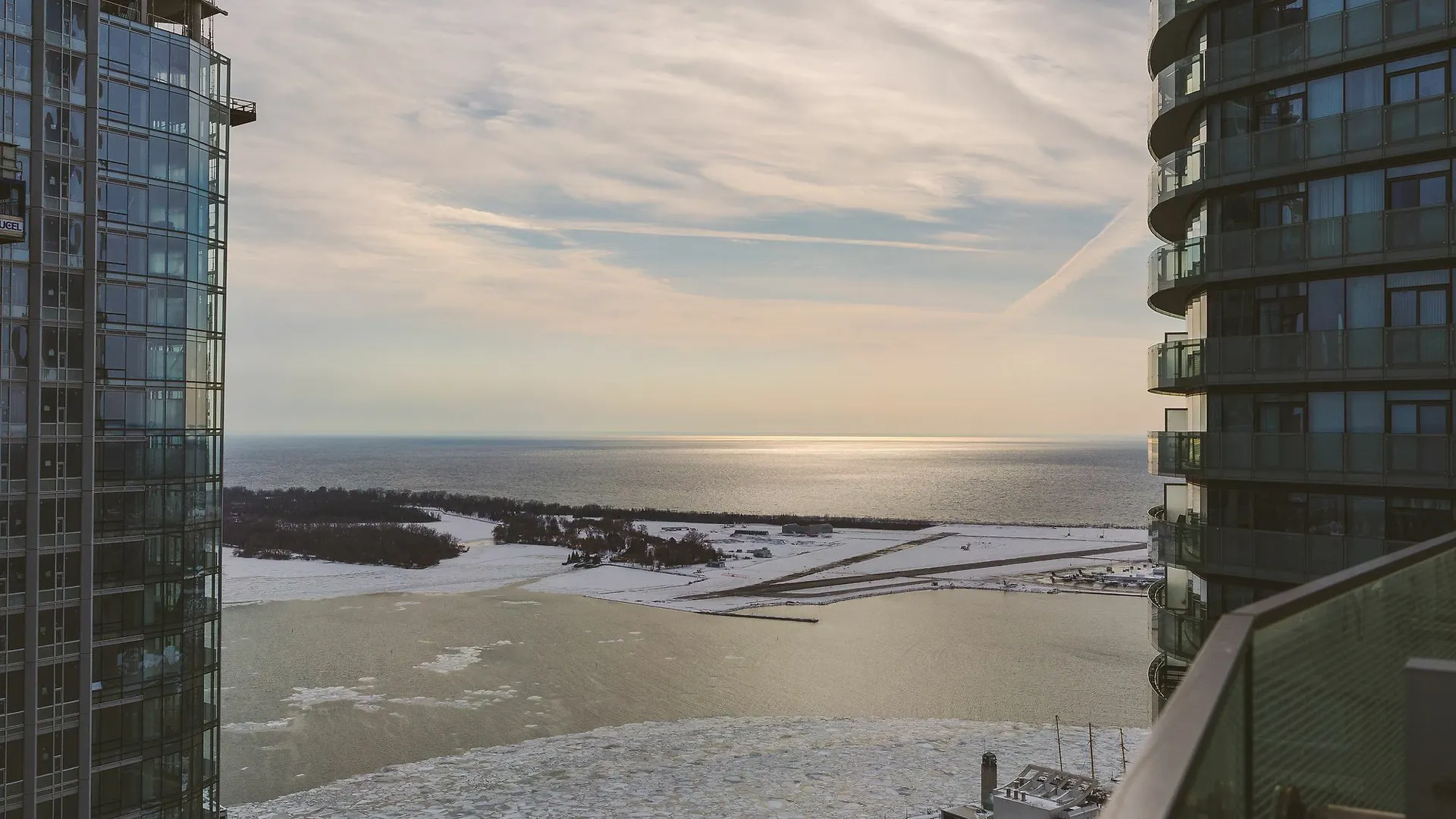 Quickstay - Upscale 3-Bedroom With Gorgeous Lake View Toronto Kanada