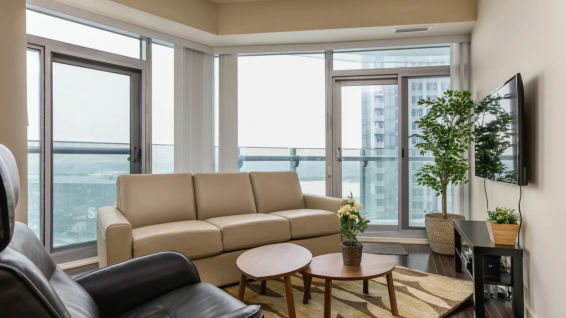 Hotel Quickstay - Upscale 3-Bedroom With Gorgeous Lake View Toronto