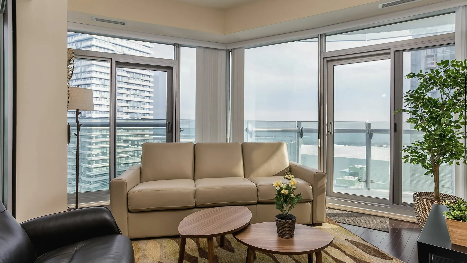 Hotel Quickstay - Upscale 3-Bedroom With Gorgeous Lake View Toronto