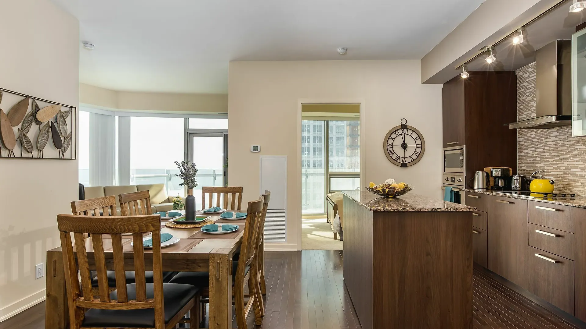 Quickstay - Upscale 3-Bedroom With Gorgeous Lake View Toronto 4*,  Canada
