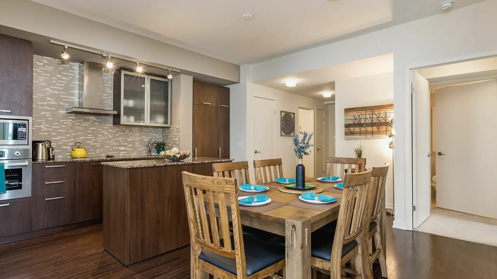 Quickstay - Upscale 3-Bedroom With Gorgeous Lake View Toronto Hotel