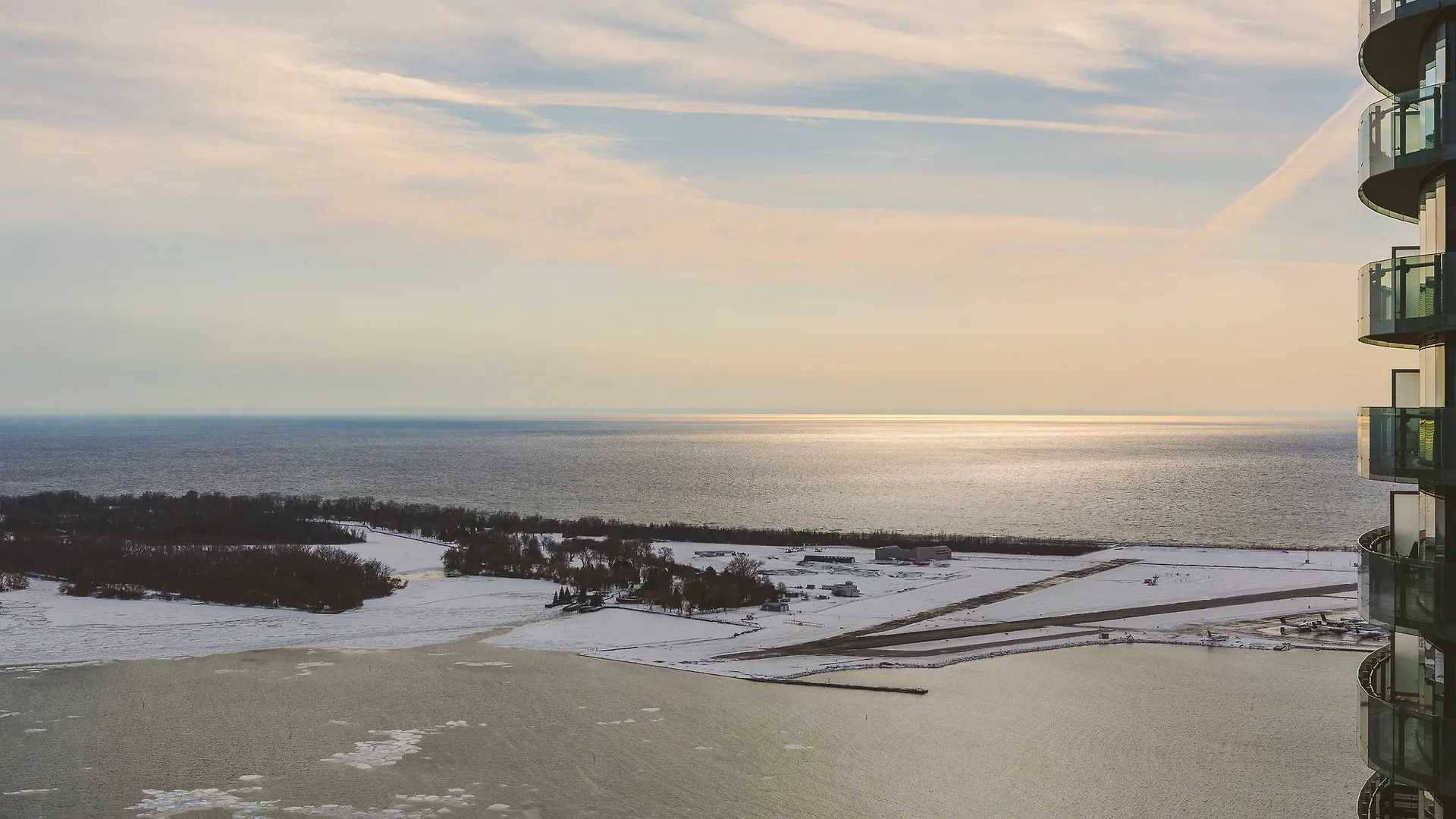 Quickstay - Upscale 3-Bedroom With Gorgeous Lake View Toronto Hotel