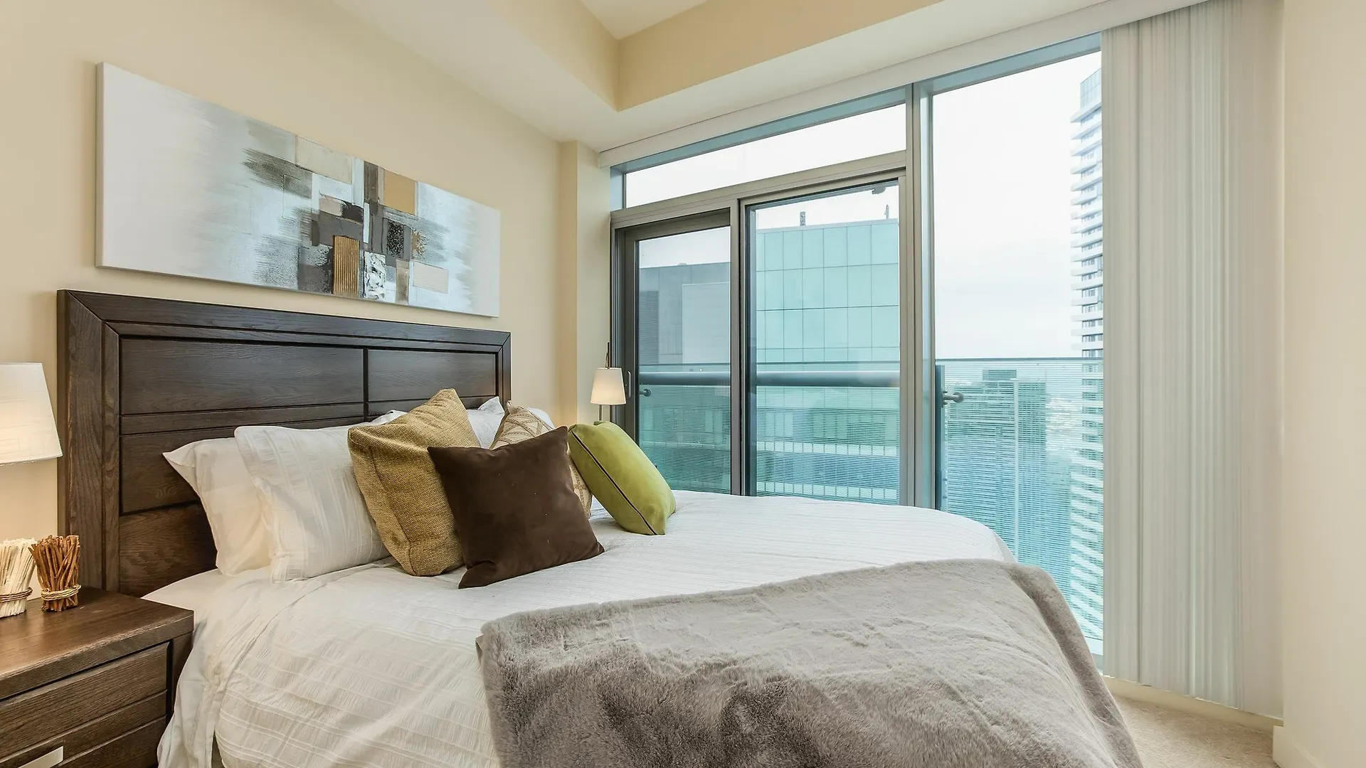 Quickstay - Upscale 3-Bedroom With Gorgeous Lake View Toronto Hotel